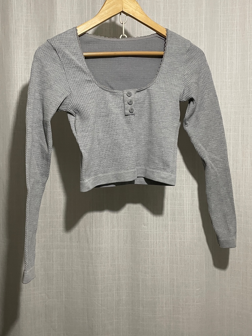 Fabletics Gray Waffle Knit Scoop Henley Long Sleeve Top, M?